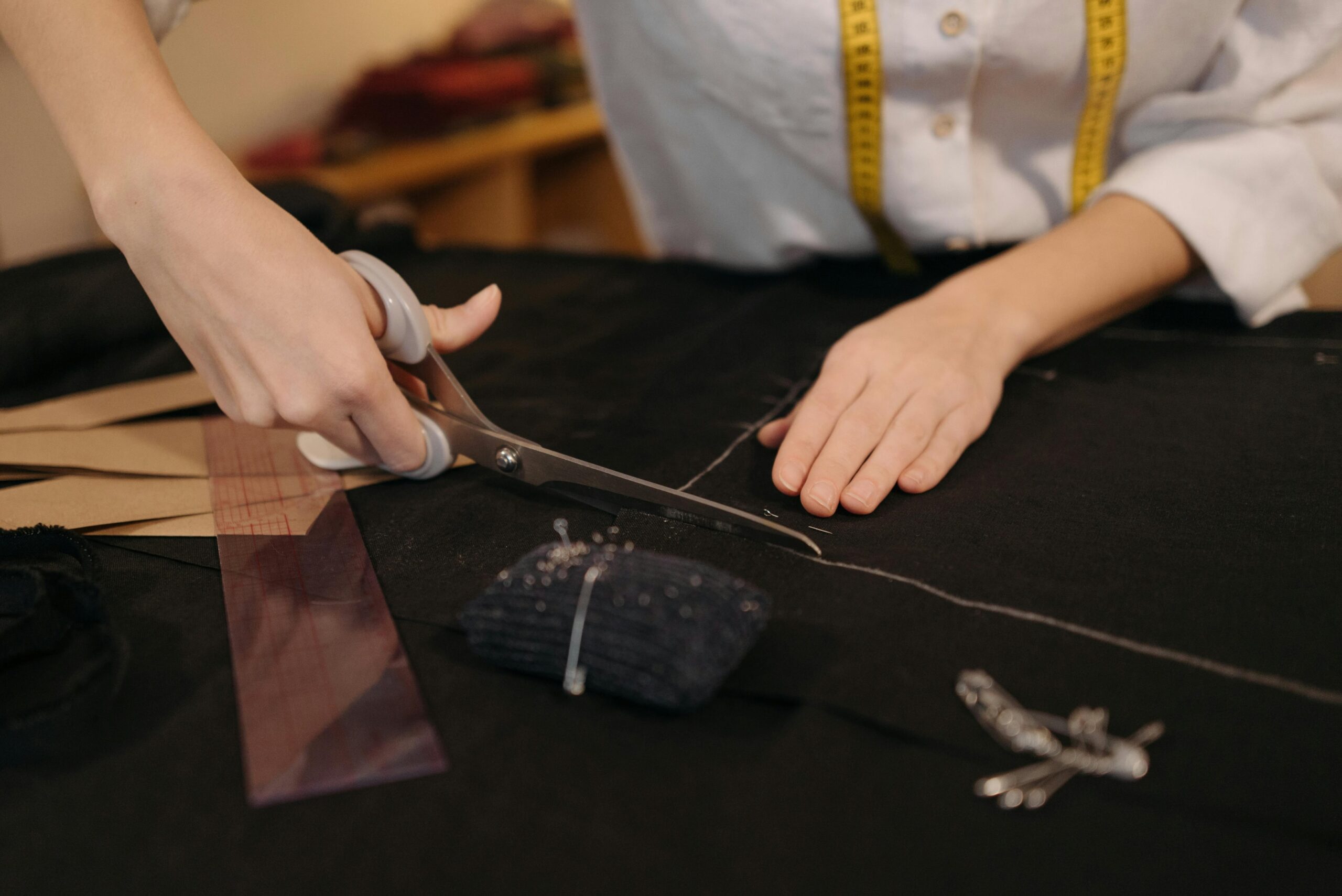 Nachhaltige Modelabels bei der Herstellung - faire Produktion von Kleidung unter ethischen Arbeitsbedingungen