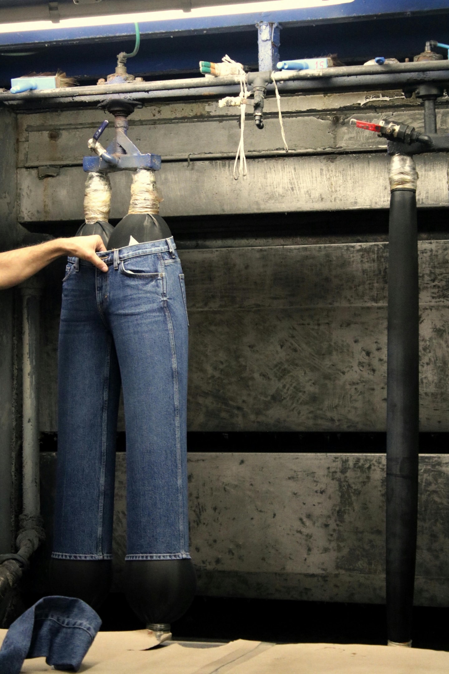 Nachhaltige Jeans-Produktion ohne Pestizide - wassereffiziente Herstellung von Fair Fashion Denim